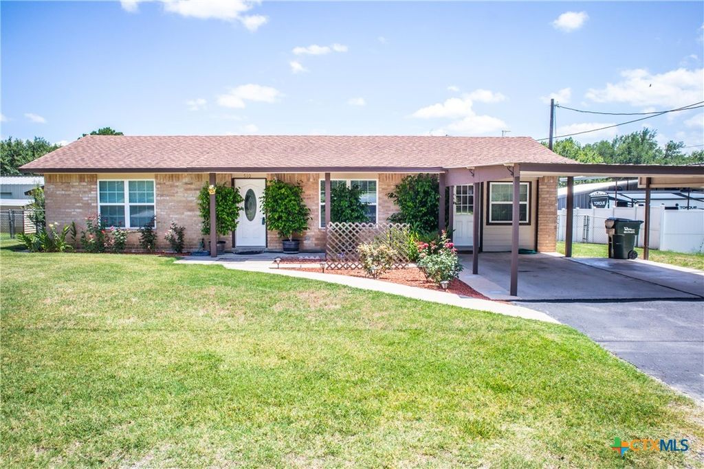 510 E 7th Street, Yorktown, TX 78164