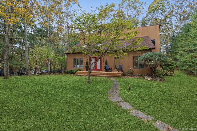 15 Mount Misery Drive, Sag Harbor, NY 11963