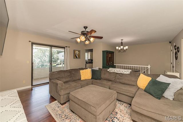 612 Summer Winds Lane E, St Peters, MO 63376