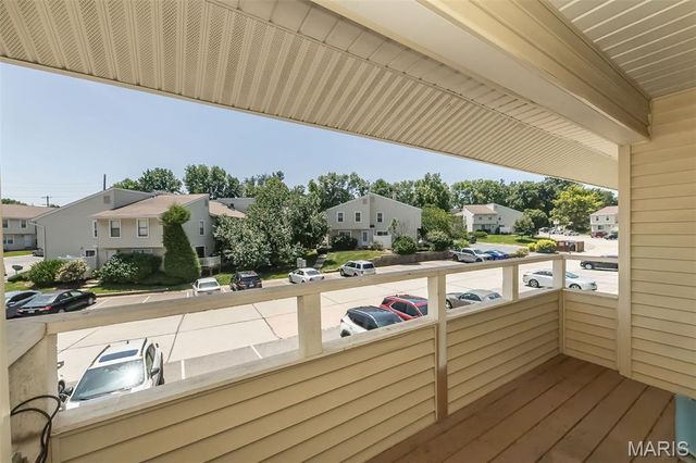 612 Summer Winds Lane E, St Peters, MO 63376