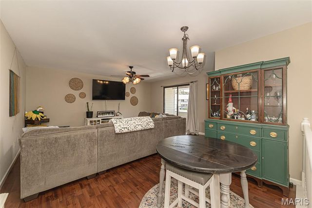 612 Summer Winds Lane E, St Peters, MO 63376