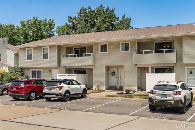 612 Summer Winds Lane E, St Peters, MO 63376