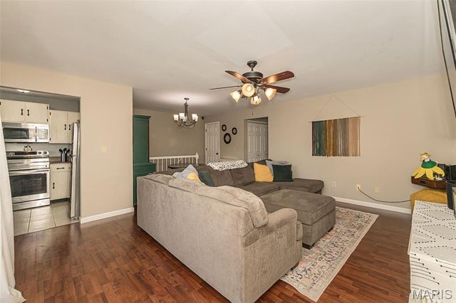 612 Summer Winds Lane E, St Peters, MO 63376