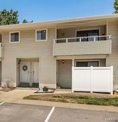 612 Summer Winds Lane E, St Peters, MO 63376