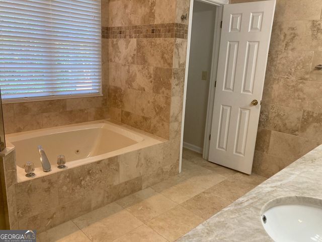 863 Fairwood Pointe NW, Acworth, GA 30101