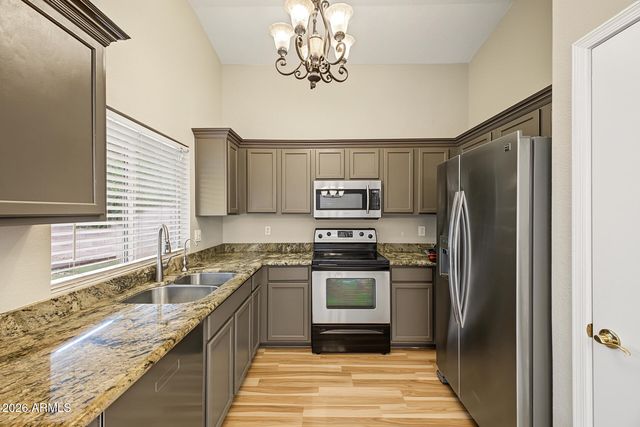 3039 E BLACKHAWK Drive, Phoenix, AZ 85050