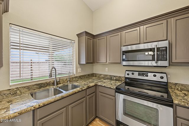 3039 E BLACKHAWK Drive, Phoenix, AZ 85050