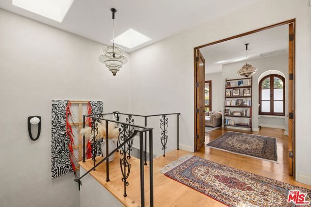1214 Beverly View Drive, Beverly Hills, CA 90210