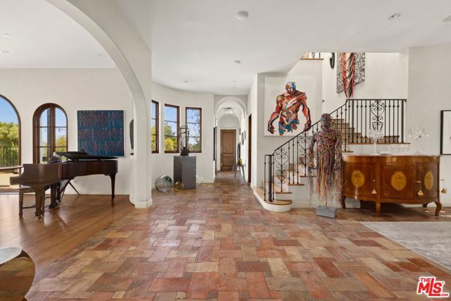 1214 Beverly View Drive, Beverly Hills, CA 90210