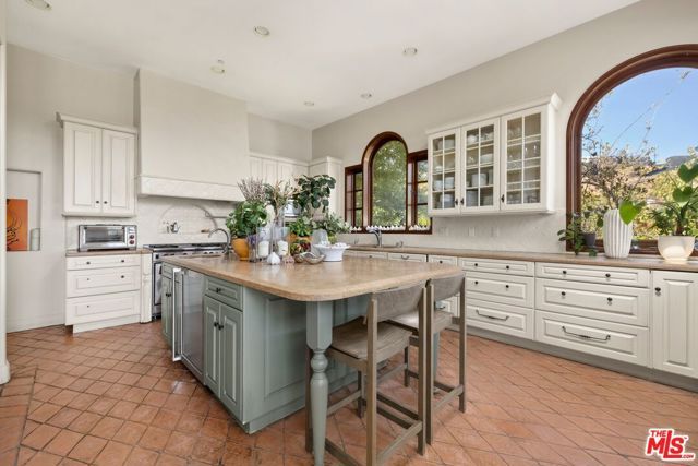 1214 Beverly View Drive, Beverly Hills, CA 90210