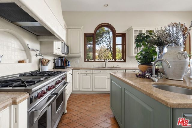 1214 Beverly View Drive, Beverly Hills, CA 90210