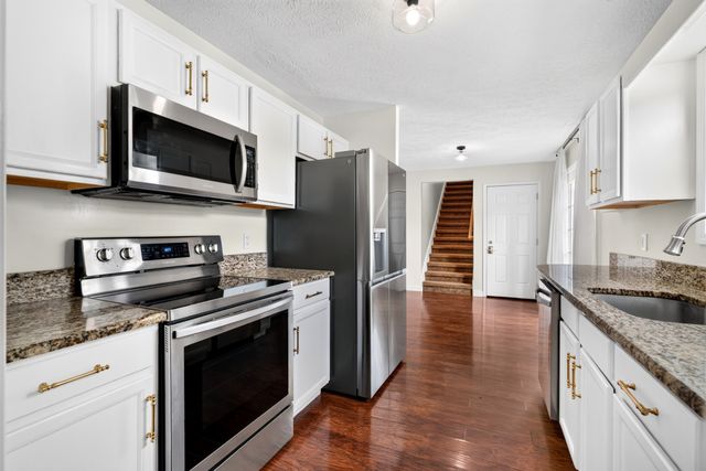 2824 Sharpie Dr, Clarksville, TN 37040
