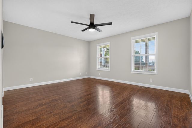 2824 Sharpie Dr, Clarksville, TN 37040