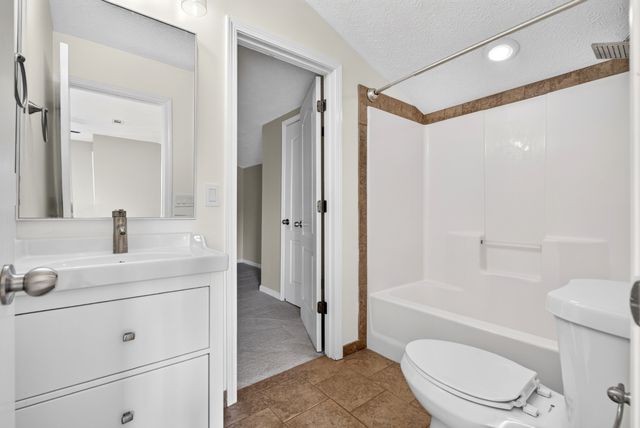2824 Sharpie Dr, Clarksville, TN 37040