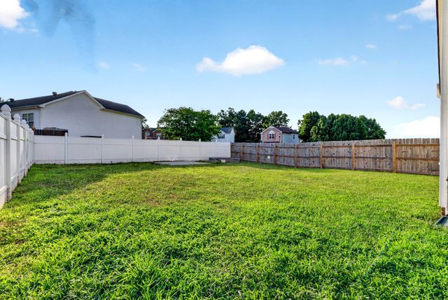 2824 Sharpie Dr, Clarksville, TN 37040