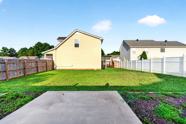 2824 Sharpie Dr, Clarksville, TN 37040