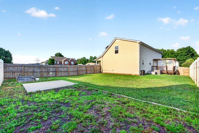 2824 Sharpie Dr, Clarksville, TN 37040