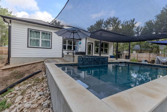 107 Keawakapu DR, Bastrop, TX 78602