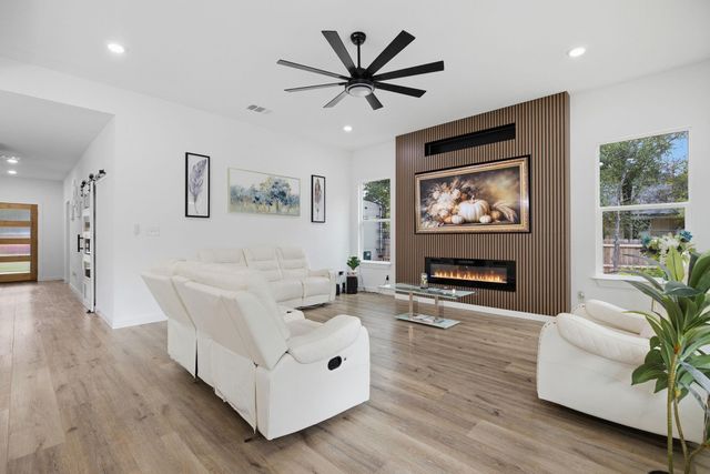 107 Keawakapu DR, Bastrop, TX 78602
