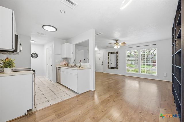 1015 E Yager Lane 27, Austin, TX 78753