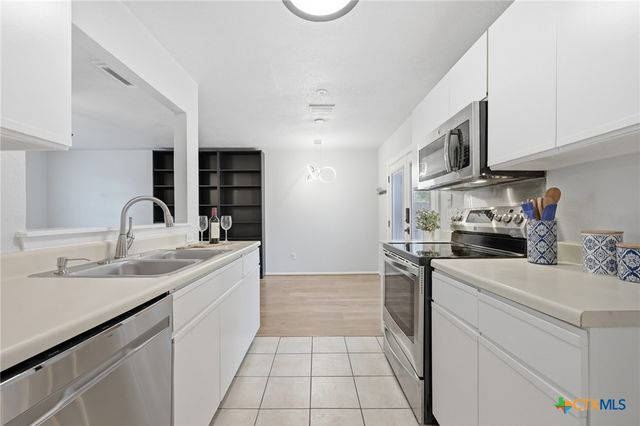1015 E Yager Lane 27, Austin, TX 78753