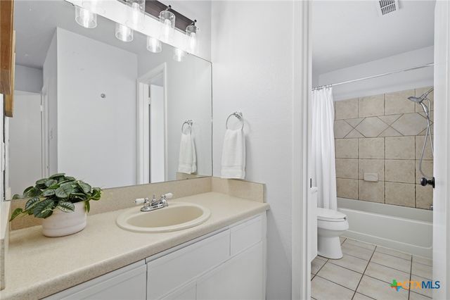 1015 E Yager Lane 27, Austin, TX 78753