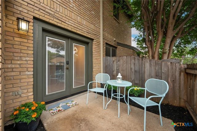 1015 E Yager Lane 27, Austin, TX 78753