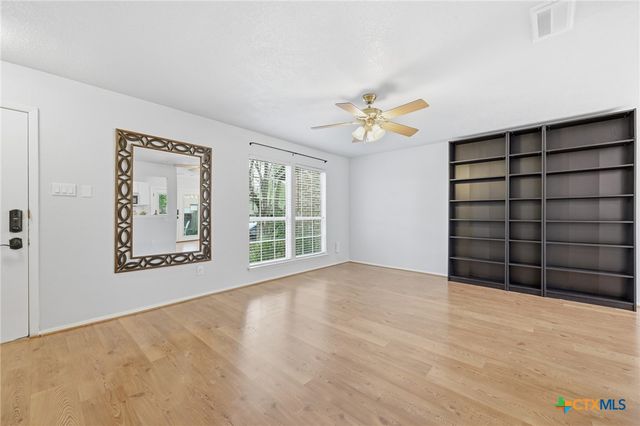 1015 E Yager Lane 27, Austin, TX 78753