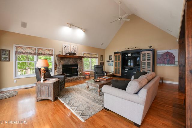 16 Milnor Circle, Crossville, TN 38558
