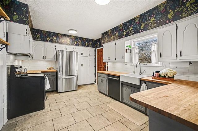 404 N GLADSTONE Boulevard, Kansas City, MO 64123