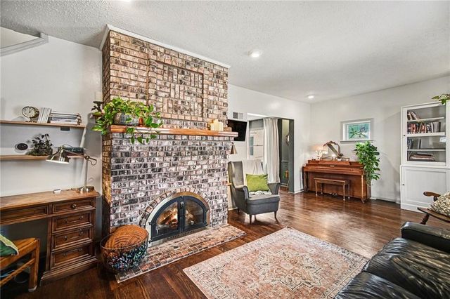 404 N GLADSTONE Boulevard, Kansas City, MO 64123