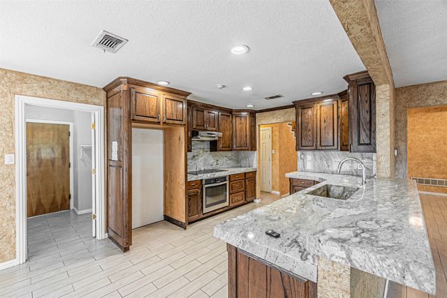 8808 Sylvan Court, Fort Worth, TX 76120