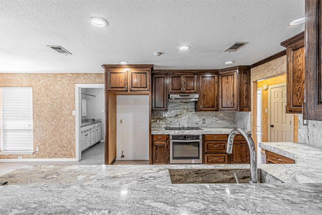 8808 Sylvan Court, Fort Worth, TX 76120