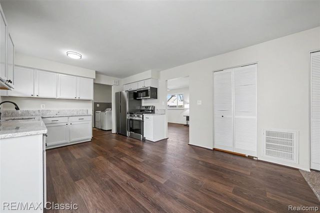 35665 Thames Street, Westland, MI 48186