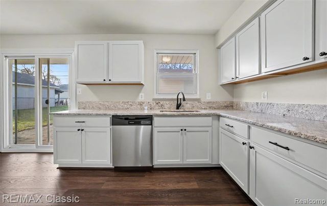 35665 Thames Street, Westland, MI 48186