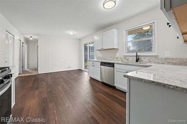 35665 Thames Street, Westland, MI 48186