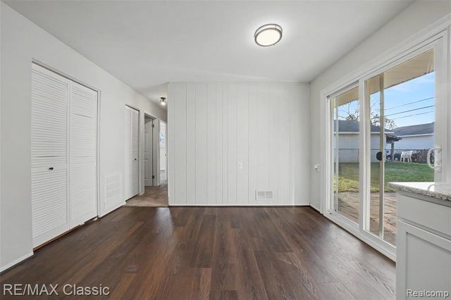 35665 Thames Street, Westland, MI 48186