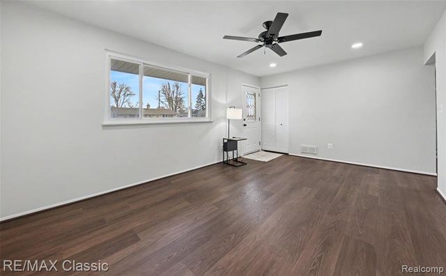 35665 Thames Street, Westland, MI 48186