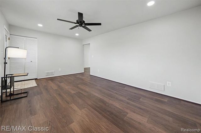 35665 Thames Street, Westland, MI 48186