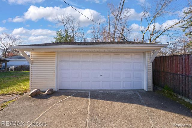 35665 Thames Street, Westland, MI 48186