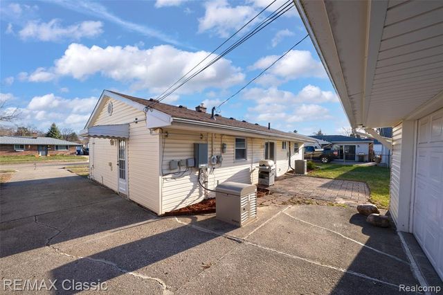 35665 Thames Street, Westland, MI 48186