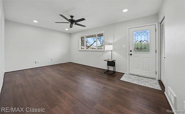 35665 Thames Street, Westland, MI 48186