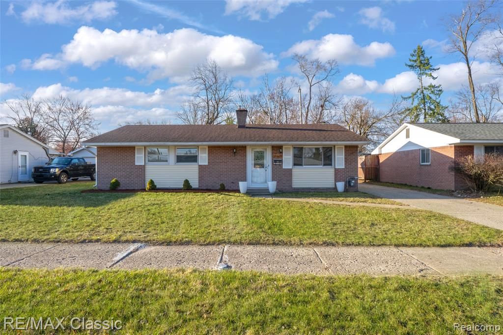 35665 Thames Street, Westland, MI 48186