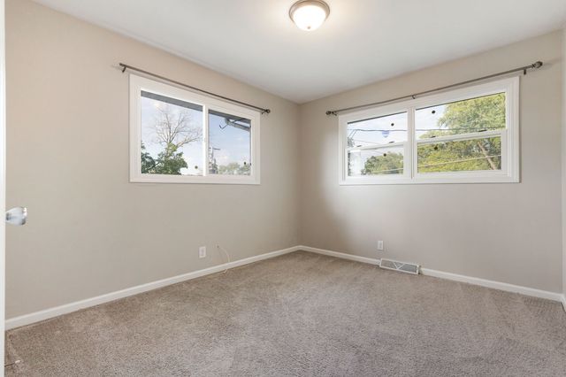 1325 Douglas Avenue, Montgomery, IL 60538