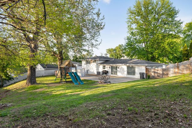 1325 Douglas Avenue, Montgomery, IL 60538