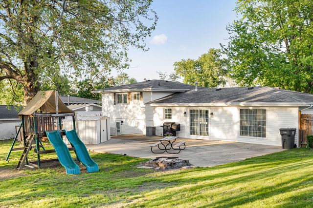1325 Douglas Avenue, Montgomery, IL 60538