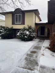 36838 Russell Court, Sterling Heights, MI 48312