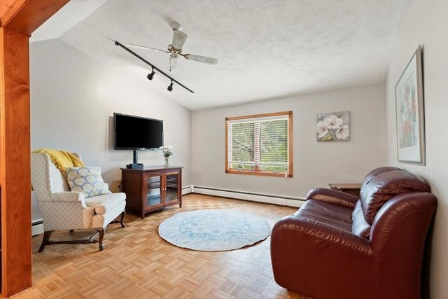 48 Valley St, Wakefield, MA 01880