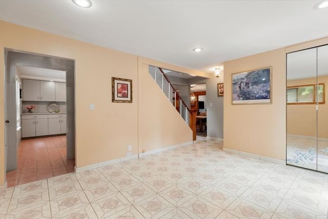 48 Valley St, Wakefield, MA 01880