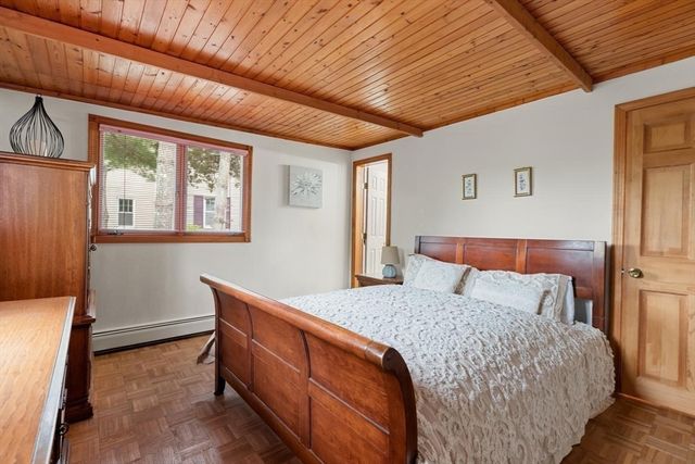 48 Valley St, Wakefield, MA 01880